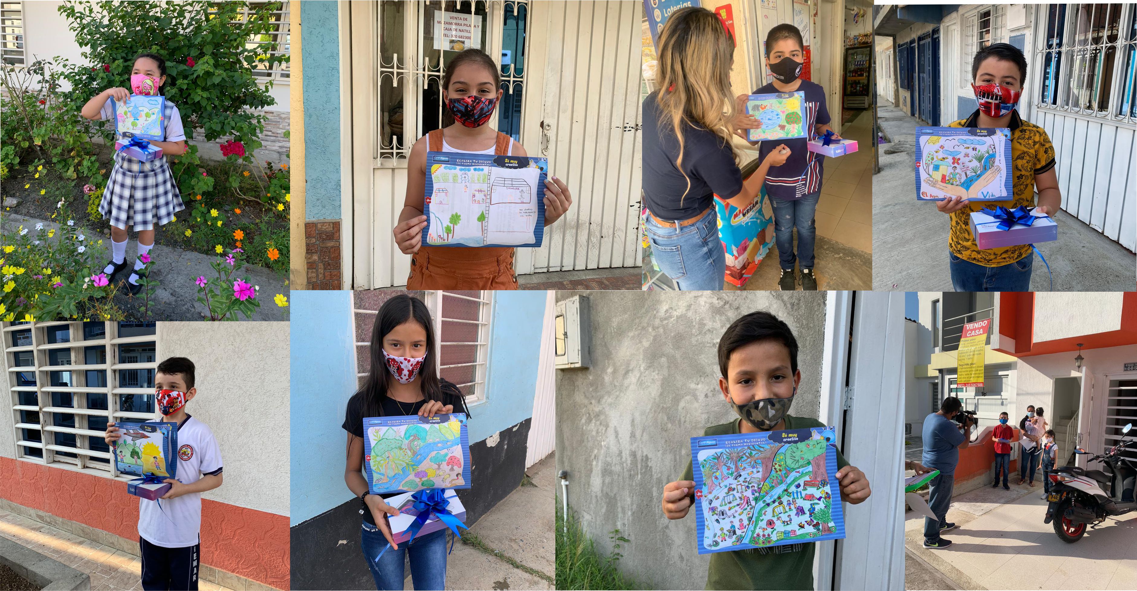 Imagen representativa del persona de centroaguas entregando premios a los niños ganadores del concurso de pintura infantil 